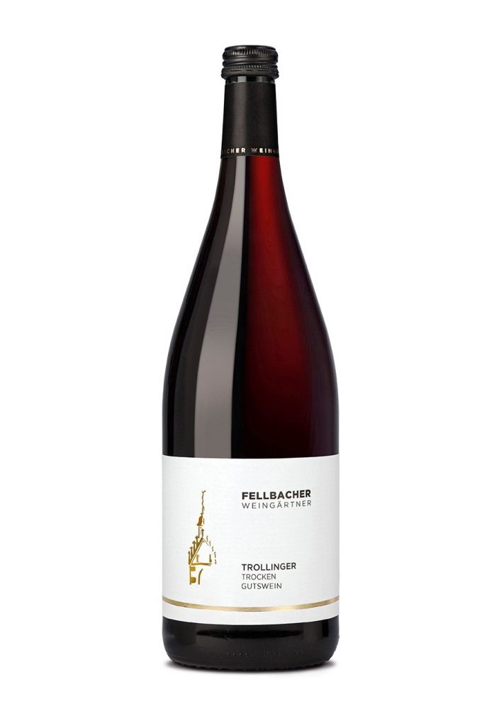 Flasche Rotwein der Rebsorte Trollinger in der Literflasche der Fellbacher Weingärtner eG