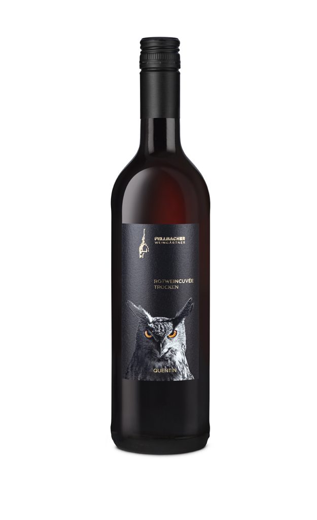 Flasche mit Rotwein aus der Edition S mit dem Sonderetikett "Quentin" der Fellbacher Weingärtner eG