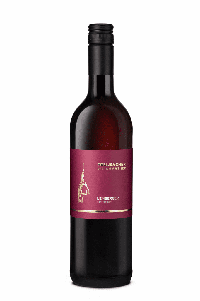 Flasche mit Rotwein der Rebsorte Lemberger aus der Edition S