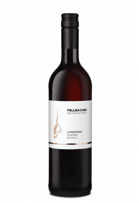 Flasche mit Rotwein der Rebsorte Lemberger aus der Edition C der Fellbacher Weingärtner eG