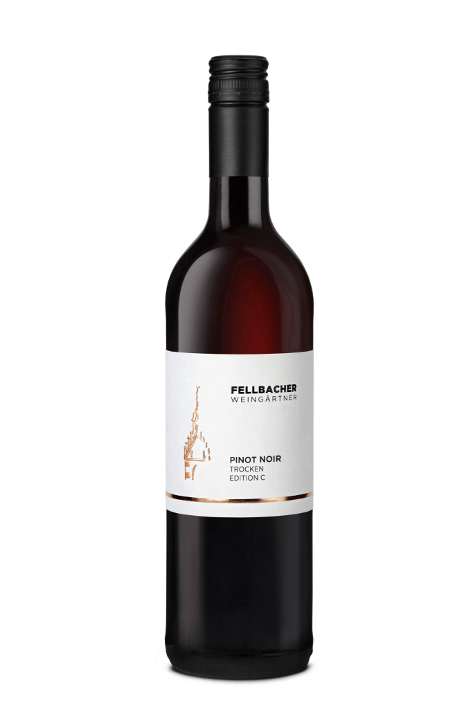 Flasche mit Rotwein der Rebsorte Pinot Noir der Fellbacher Weingärtner eG