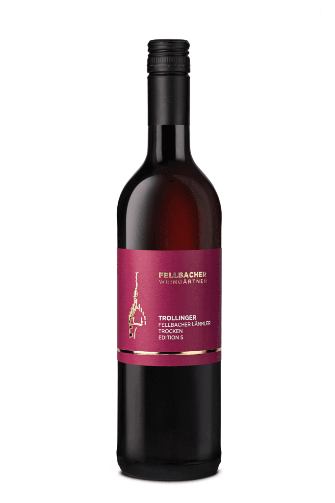 Flasche mit Rotwein der Rebsorte Trollinger aus der Edition S der Fellbacher Weingärtner eG