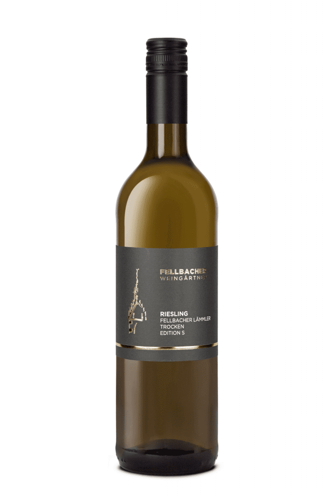 Flasche mit Weißwein der Rebsorte Riesling aus der Edition S der Fellbacher Weingärtner eG