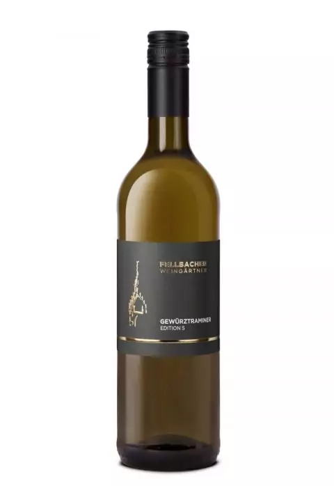 Flasche mit Weißwein der Rebsorte Gewürztraimner aus der Edition S der Fellbacher Weingärtnre eG