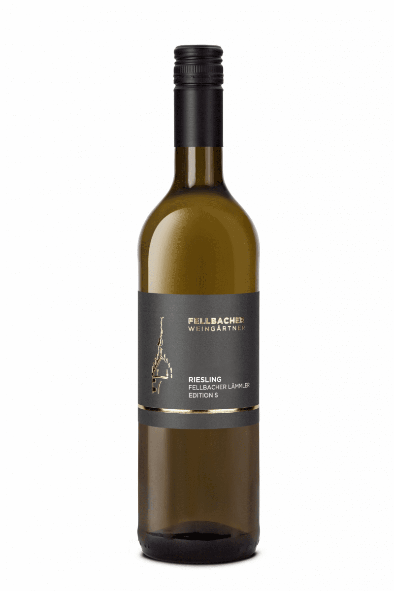 Flasche mit Weißwein der REbsorte Riesling aus der Edition S der Fellbacher Weingärtner eG