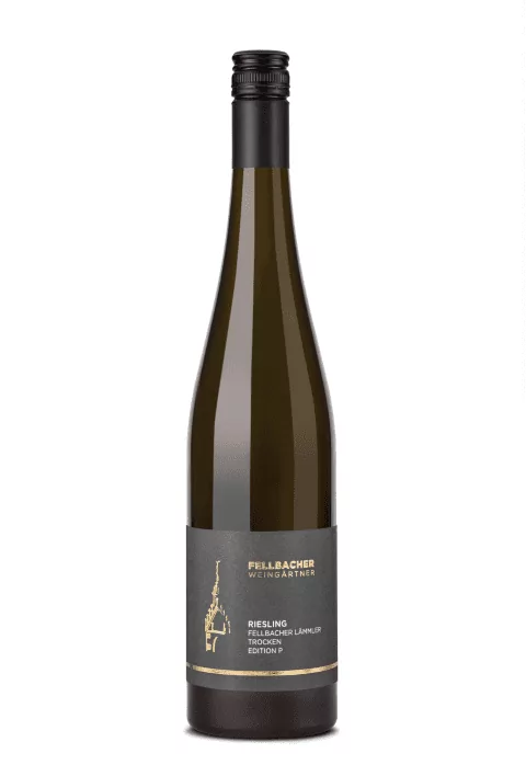 Flasche mit Weißwein aus der Rebsorte Riesling der Edition P der Fellbacher Weingärtner eG
