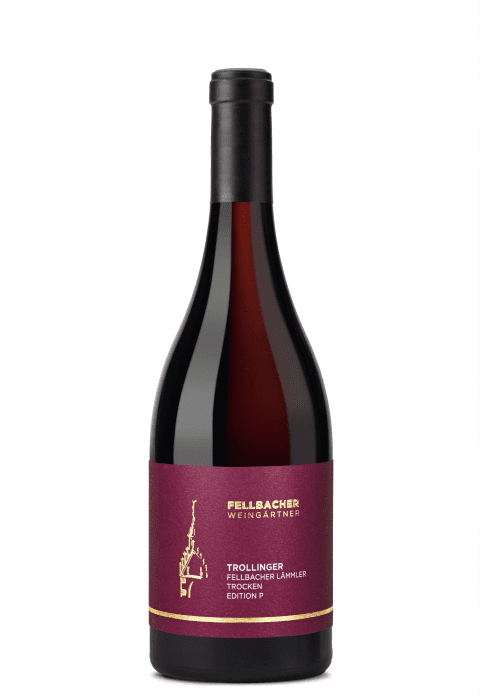 Flasche mit Rotwein der Rebsorte Trollinger aus der Edition P der Fellbacher Weingärtner eG