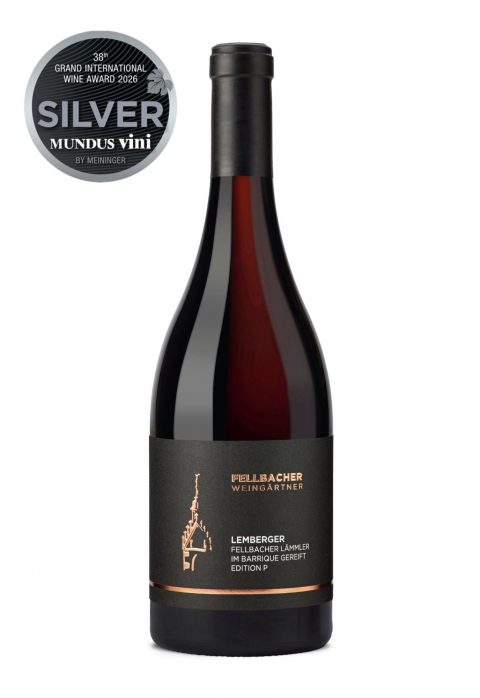 Flasche mit Rotwein der REbsorte Lemberger aus der Edition P im Barrique gereift mit Prämierung
