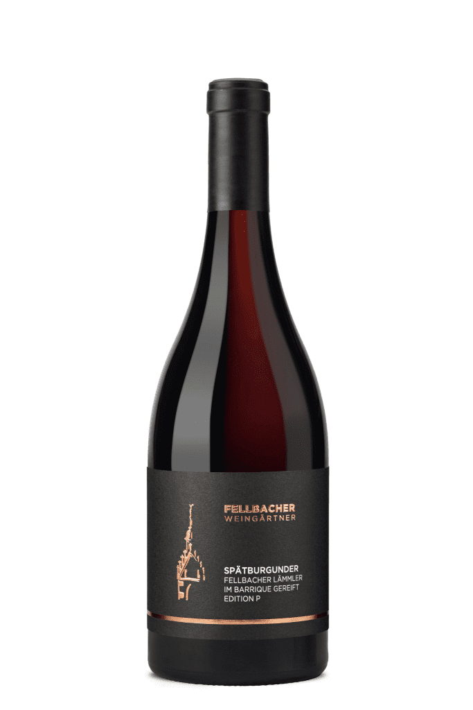 Flasche mit Rotwein der Rebsorte Spätburgunder aus der Edition P der Fellbacher Weingärtner eG