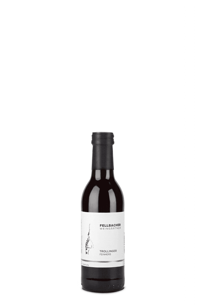 Flasche mit Rotwein der Rebsorte Trollinger in der 0,25l Flasche der Fellbacher Weingärtner