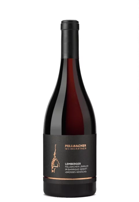 Flasche mit Rotwein der Rebsorte Lemberger von den Fellbacher Weingärtner eG.