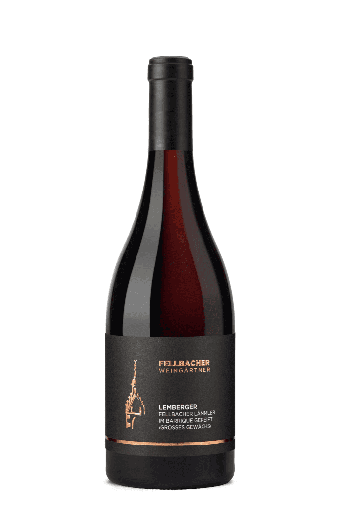 Flasche mit Rotwein der Rebsorte Lemberger von den Fellbacher Weingärtner eG.