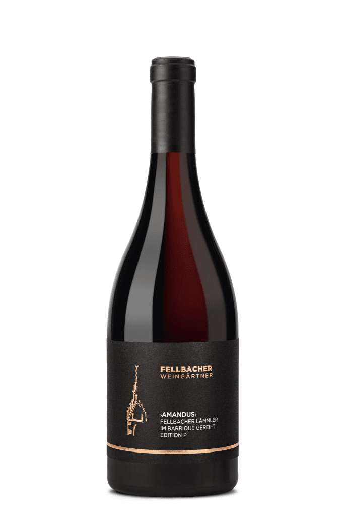 Flasche mit Rotwein unserer Amandus Cuvée aus der Edition P der Fellbacher Weingärtner eG