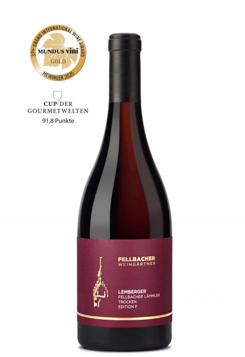 Flasche mit Rotwein der Rebsorte Lemberger aus der Edition P der Fellbacher Weingärtner eG