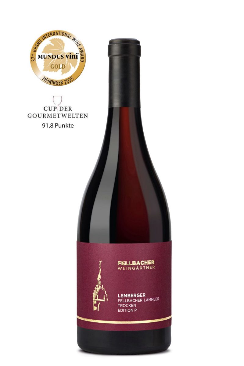 Flasche mit Rotwein der Rebsorte Lemberger aus der Edition P der Fellbacher Weingärtner eG