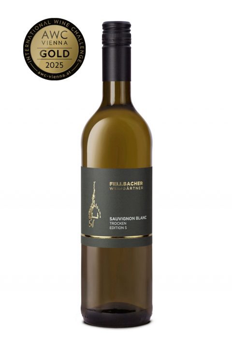 Flasche Weißwein der Rebsorte Sauvignon Blanc aus der Edition S der Fellbacher Weingärtner eG