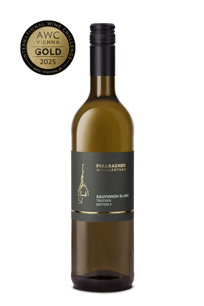 Flasche Weißwein der Rebsorte Sauvignon Blanc aus der Edition S der Fellbacher Weingärtner eG