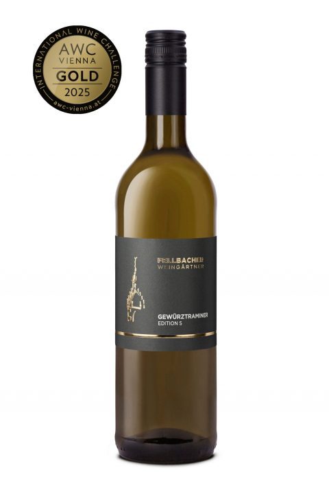 Flasche mit Weißwein der Rebsorte Gewürztraimner aus der Edition S der Fellbacher Weingärtnre eG
