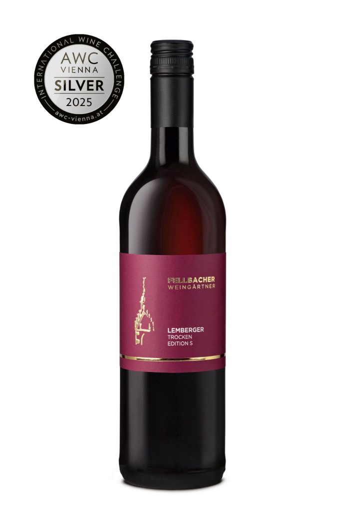 Flasche mit Rotwein der Rebsorte Lemberger aus der Edition S der Fellbacher Weingärtner eG
