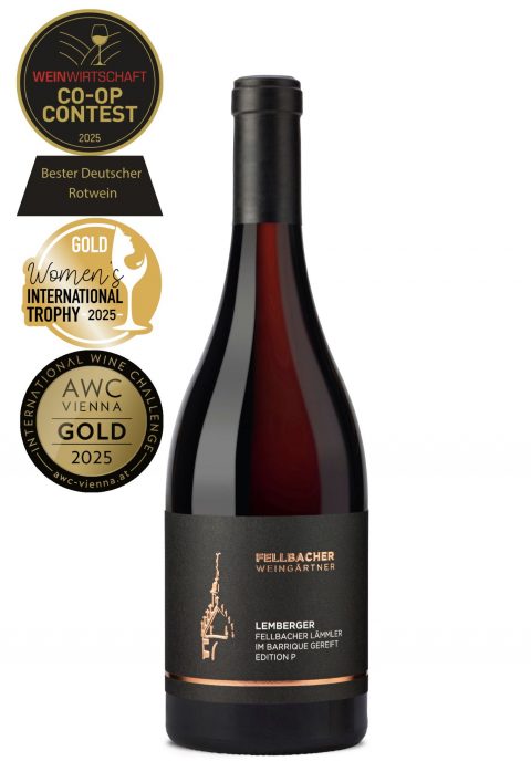 Flasche mit Rotwein der Rebsorte Lemberger der Edition P der Fellbacher Weingärtner eG mit dem Vermerk auf den Besten Deutschen Rotwein-Preis von Meininger 2025