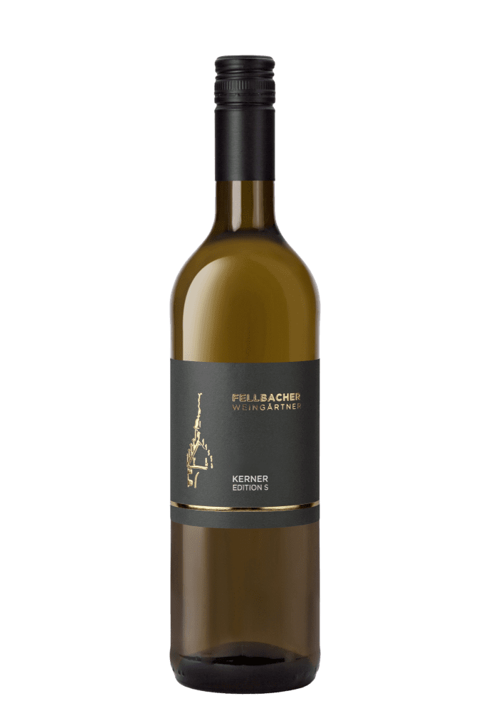 Flasche mit Weißwein der Rebsorte Kerner aus der Edition S der Fellbacher Weingärtner eG