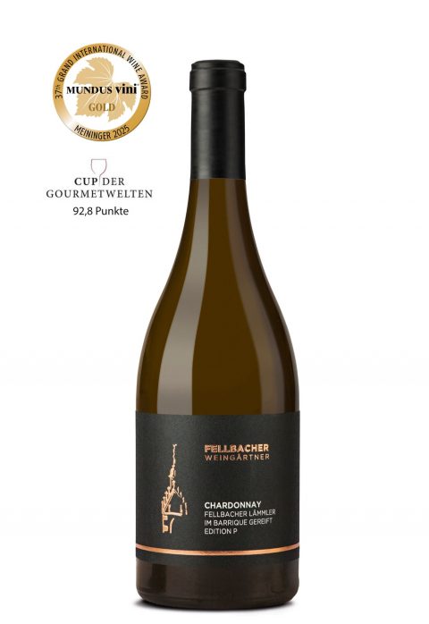 Flasche mit Weißwein von der Rebsorte Chardonnay aus der Edition P aus dem Barrique der Fellbacher Weingärtner eG