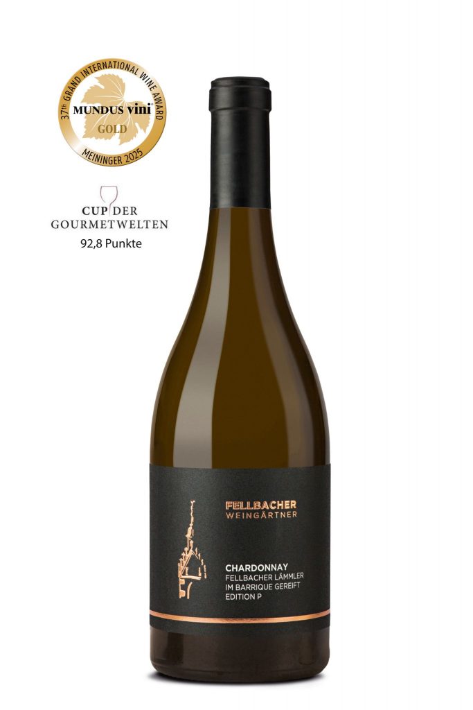 Flasche mit Weißwein von der Rebsorte Chardonnay aus der Edition P aus dem Barrique der Fellbacher Weingärtner eG