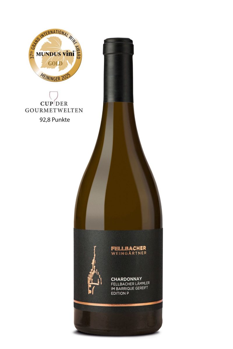Flasche mit Weißwein von der Rebsorte Chardonnay aus der Edition P aus dem Barrique der Fellbacher Weingärtner eG