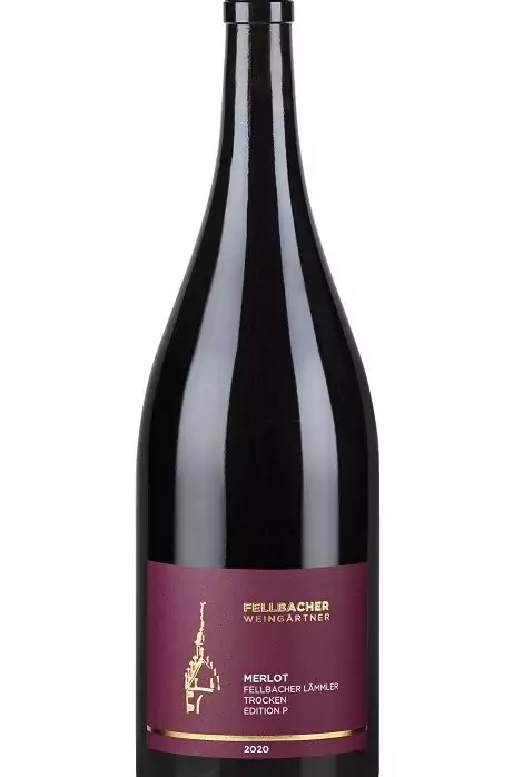 Flasche Rotwein der Rebsorte Merlot der Fellbacher Weingärtner eG