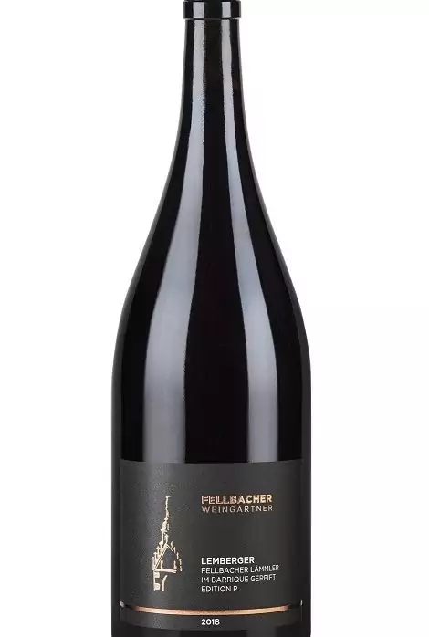 Magnumflasche mit Rotwein der Rebsorte Lemberger von den Fellbacher Weingärtner eG.