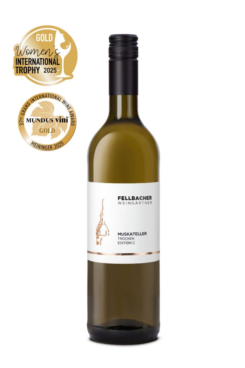 Flasche mit Weißwein der Rebsorte Muskateller aus der Edition C von den Fellbacher Weingärtner eG