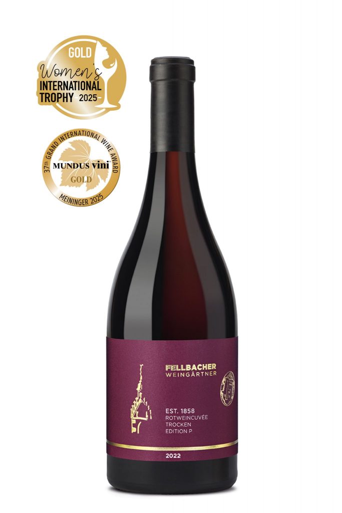 Flasche mit Rotwein aus der Edition P mit Sonderetikett Est. 1858 der Fellbacher Weingärtner eG